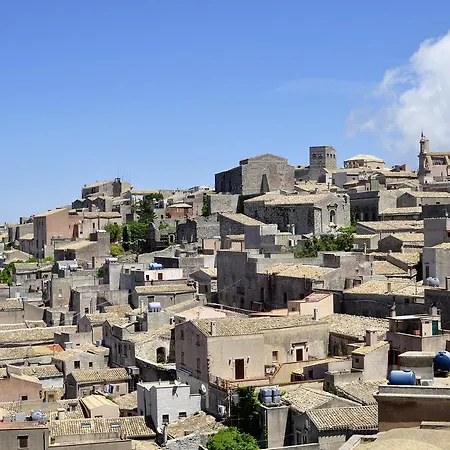 Central Plaza * تراباني